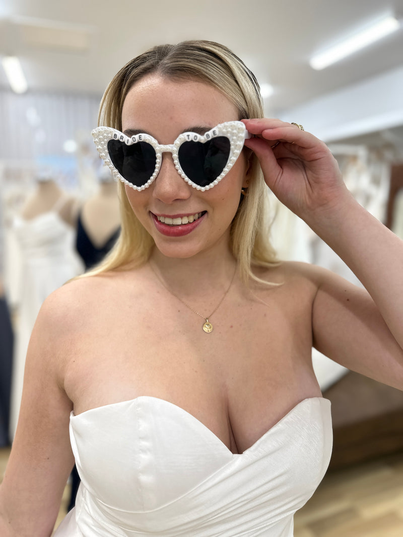 Full Pearl Bride to Be Heart Sunglasses - Honey Fawn Boutique