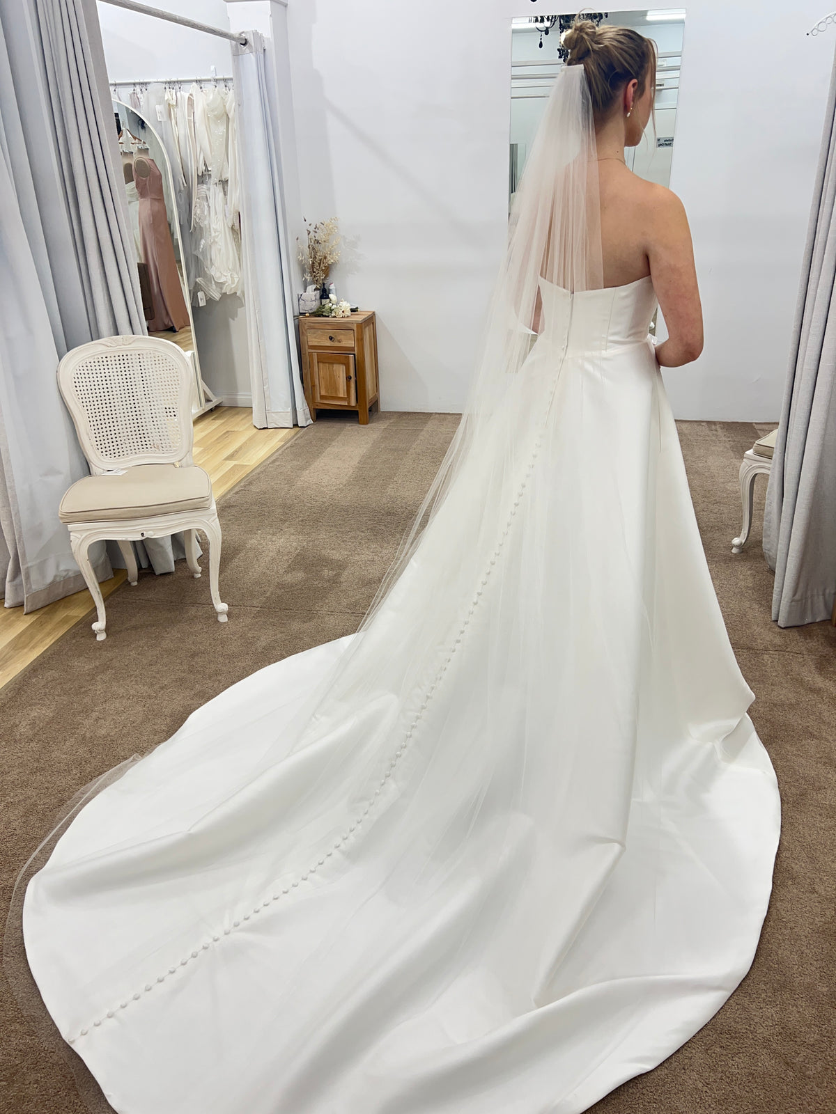 Glimmer Tulle Raw Edge Veil 98 inch Ivory - Accessory - Dreamtime